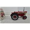 Image 5 : International 560 Demonstrator Tractor, Lafayette Farm Toy Show Edition, March 2001