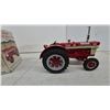Image 6 : International 560 Demonstrator Tractor, Lafayette Farm Toy Show Edition, March 2001