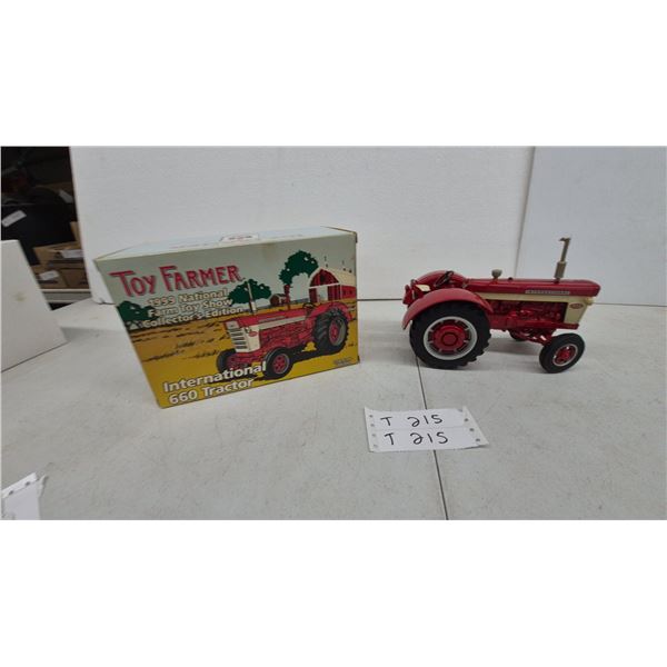Toy Farmer 1999 National Farm Toy Show Collector's Edition International 660 Tractor Die-Cast