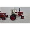Image 5 : International Harvester 1066 Turbo and 1566 Die-Cast Tractors with Duals and Cabs