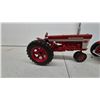 Image 6 : Farmall 560 and International 340 Utility Die-Cast Model Tractors