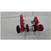 Image 8 : Farmall 560 and International 340 Utility Die-Cast Model Tractors