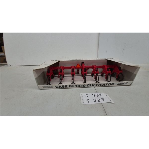 Ertl Case IH 1840 Cultivator 1/16 Scale Die-Cast Metal /plastic Toy