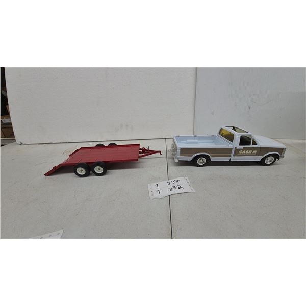 Ertl Case IH Ford F-Series Pickup Truck Die-Cast and metal Red Tandem Axle Flatbed Equipment