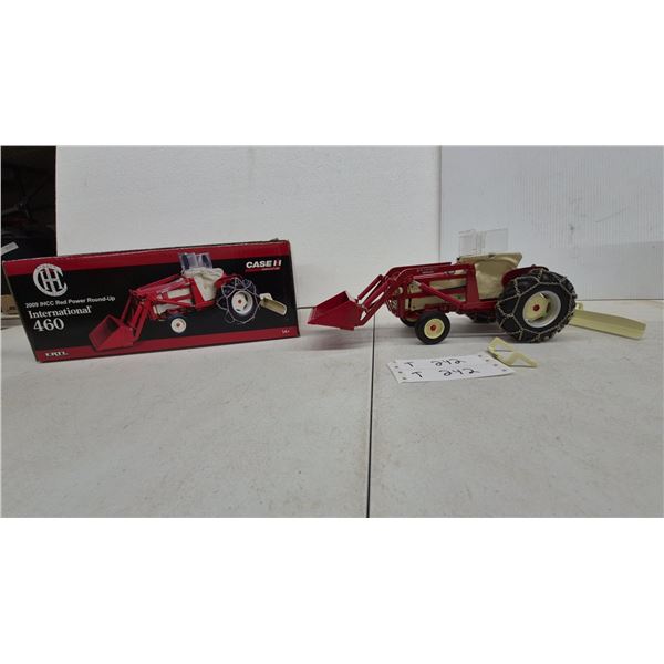 Ertl 2009 IHCC Red Power Round-Up International 460 Tractor with Front Loader heat houser 3pth.