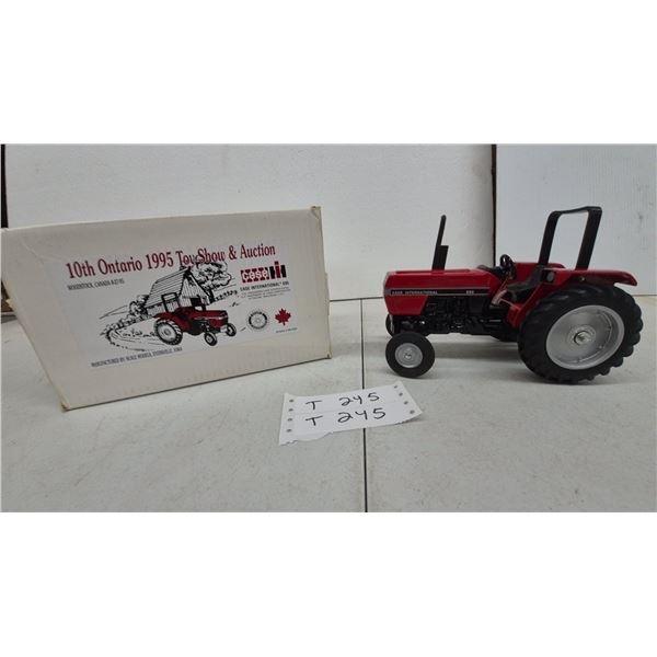 Scale Models Case International 695 Toy Die-Cast Tractor 1/16 Scale, 10th Ontario 1995 Toy Show