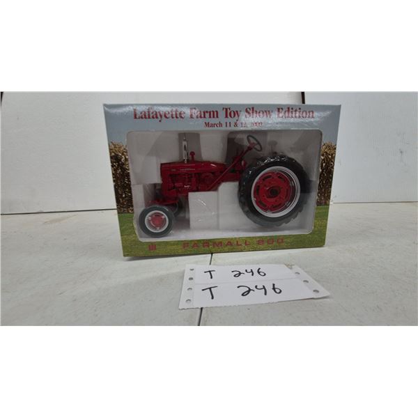 ERTL Farmall 200 Die-Cast Tractor, 2000 Lafayette Farm Toy Show Limited Edition