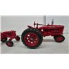 Image 6 : Farmall H and Farmall Cub Die-Cast Toy Tractors