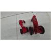 Image 9 : Farmall H and Farmall Cub Die-Cast Toy Tractors