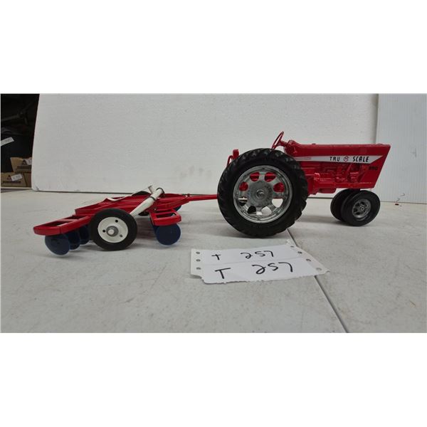 Tru-Scale 890 Die-Cast Tractor and Disc Harrow Toy Set