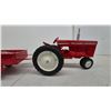 Image 2 : Tru-Scale International Harvester Farmall 560 Toy Die-Cast Tractor with metal Red Utility Wagon