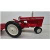 Image 3 : Tru-Scale International Harvester Farmall 560 Toy Die-Cast Tractor with metal Red Utility Wagon