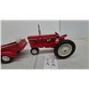 Image 6 : Tru-Scale International Harvester Farmall 560 Toy Die-Cast Tractor with metal Red Utility Wagon