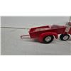 Image 7 : Tru-Scale International Harvester Farmall 560 Toy Die-Cast Tractor with metal Red Utility Wagon