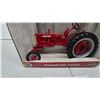 Image 2 : Ertl McCormick Farmall 230 Die-Cast Tractor