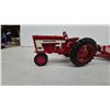 Image 3 : Farmall 404 Die-Cast Toy Tractor by International Harvester 1/16 Scale with metal Red. Tilt deck