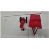 Image 6 : Farmall 404 Die-Cast Toy Tractor by International Harvester 1/16 Scale with metal Red. Tilt deck