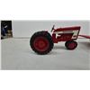 Image 7 : Farmall 404 Die-Cast Toy Tractor by International Harvester 1/16 Scale with metal Red. Tilt deck