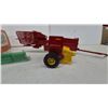 Image 2 : Ertl New Holland 100th Anniversary Hayliner Square Baler, 1/16 Scale Die-Cast