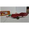 Image 6 : Ertl New Holland 100th Anniversary Hayliner Square Baler, 1/16 Scale Die-Cast
