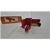 Image 7 : Ertl New Holland 100th Anniversary Hayliner Square Baler, 1/16 Scale Die-Cast