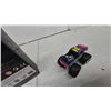 Image 11 : Home 1947 International KB Pickup 1/25 Die-Cast, Gas Pump Replica and 1/43 4×4 Pickup