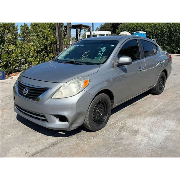 NISS VERSA 2012 O/S T-DON