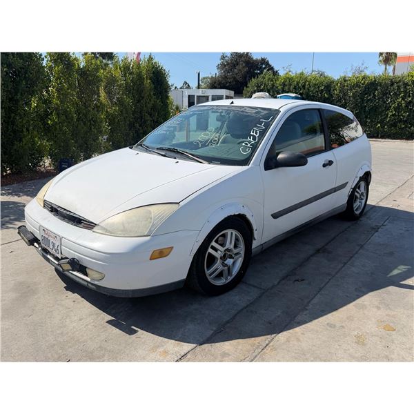 FORD  FOCUS 2000 SALV T/DONATION