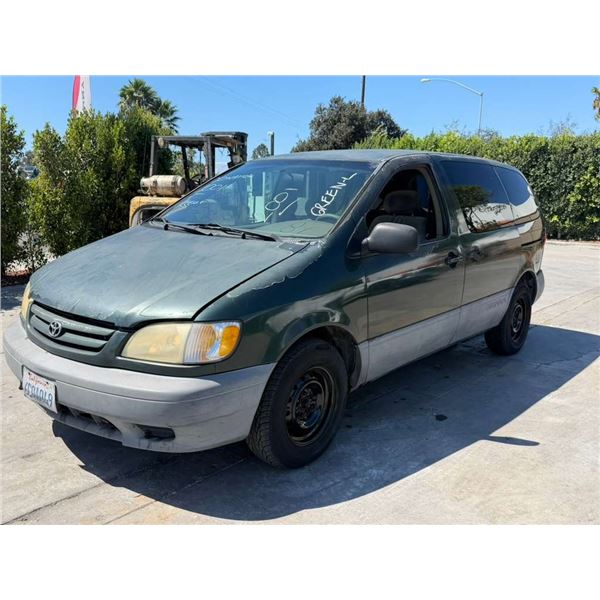 TOYT SIENNA 2001 T-DONATION