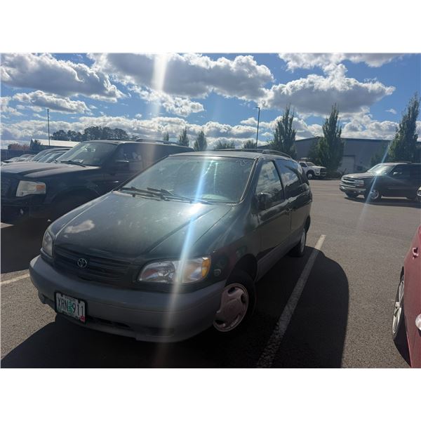 2000 Toyota Sienna