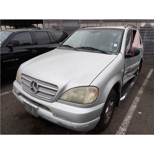 2001 Mercedes-Benz ML320