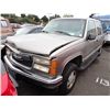 Image 1 : 1999 GMC Suburban
