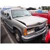 Image 2 : 1999 GMC Suburban