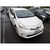 Image 2 : 2014 Toyota Prius v