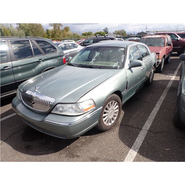 2005 Lincoln Town Car