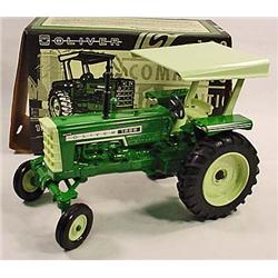 ERTL OLIVER 1555 TRACTOR IN ORIG. BOX