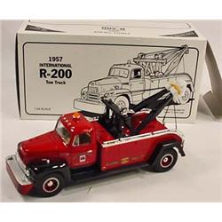 1957 INTL. HARVESTER R-200 TOW TRUCK IN ORIG. BOX 