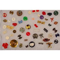 LOT OF VINTAGE BUTTONS