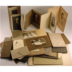 LARGE LOT OF VINTAGE PHOTOS