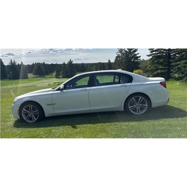 2012 BMW 750Li xDrive Sedan White with Beige Leather Interior