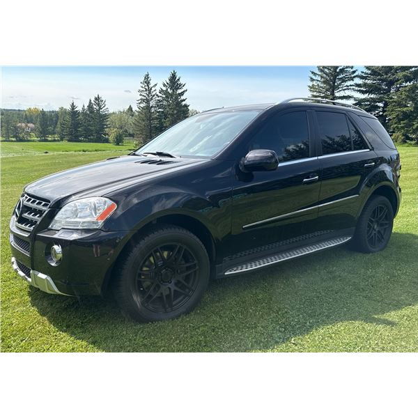 2010 Mercedes-Benz ML 550 4MATIC SUV Black with Leather Interior