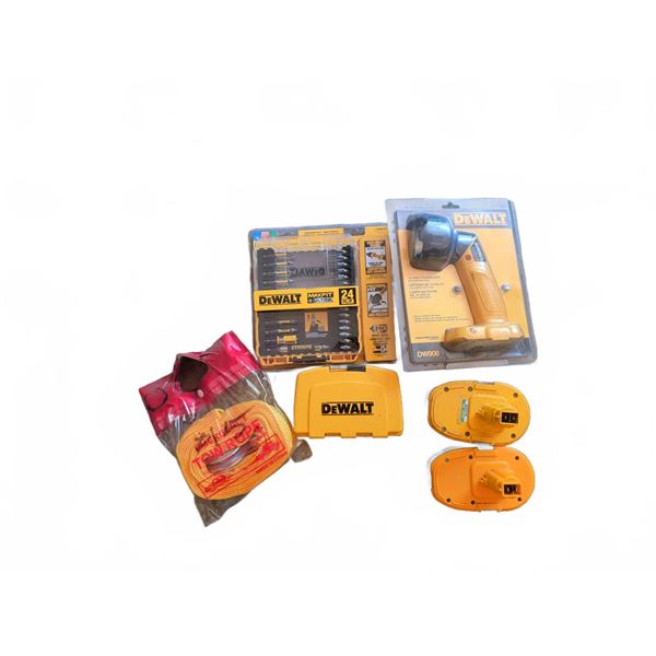 NEW DEWALT 18V Flashlight with Batteries, Bit Set and Tow Rope