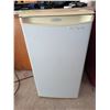 Image 2 : Danby Compact Refrigerator with Freezer Compartment, White