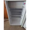 Image 3 : Danby Compact Refrigerator with Freezer Compartment, White
