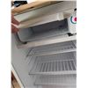 Image 4 : Danby Compact Refrigerator with Freezer Compartment, White