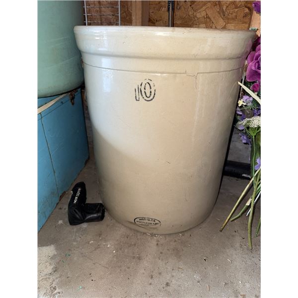 Red Wing Stoneware 10-Gallon Crock with Handles