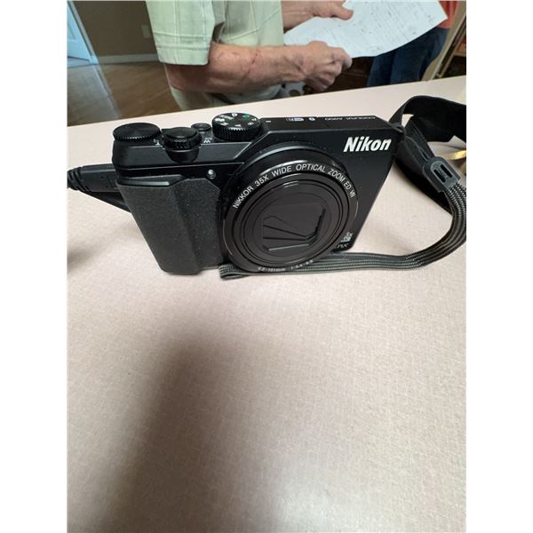 Nikon COOLPIX A900 Digital Camera with Case and Manual