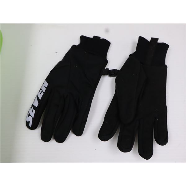 LOT DE 4 GANTS SEVEN PEAKS (2-MOYEN 2-XL)