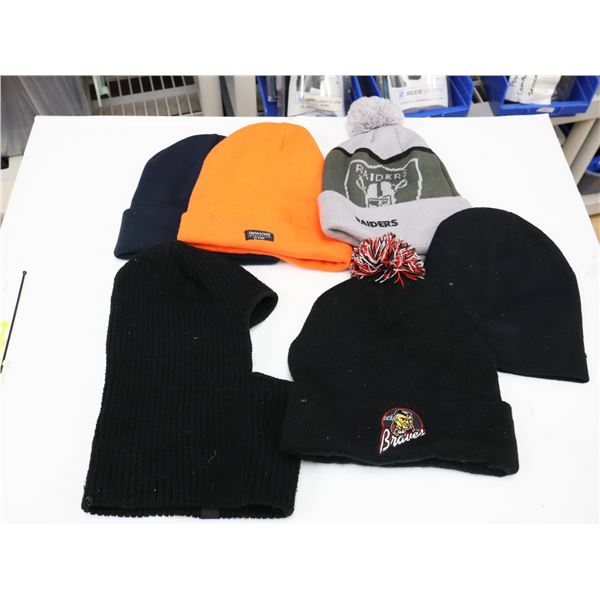 LOT DE 6 TUQUES ASSORTIS