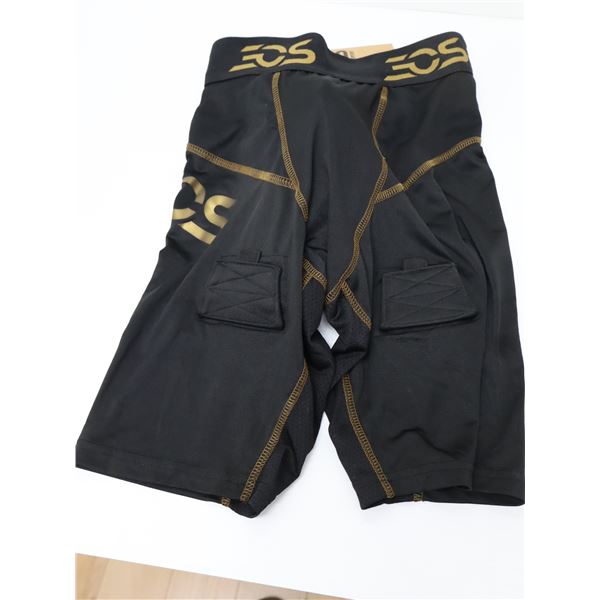LOT DE 5 EOS SHORTS DE COMPRESSION AVEC COQUILLE (4-SM, 1- XL) ASSORTIS